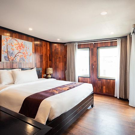 Dragon Crown Legend Cruise Hotel Ha Long Exterior foto