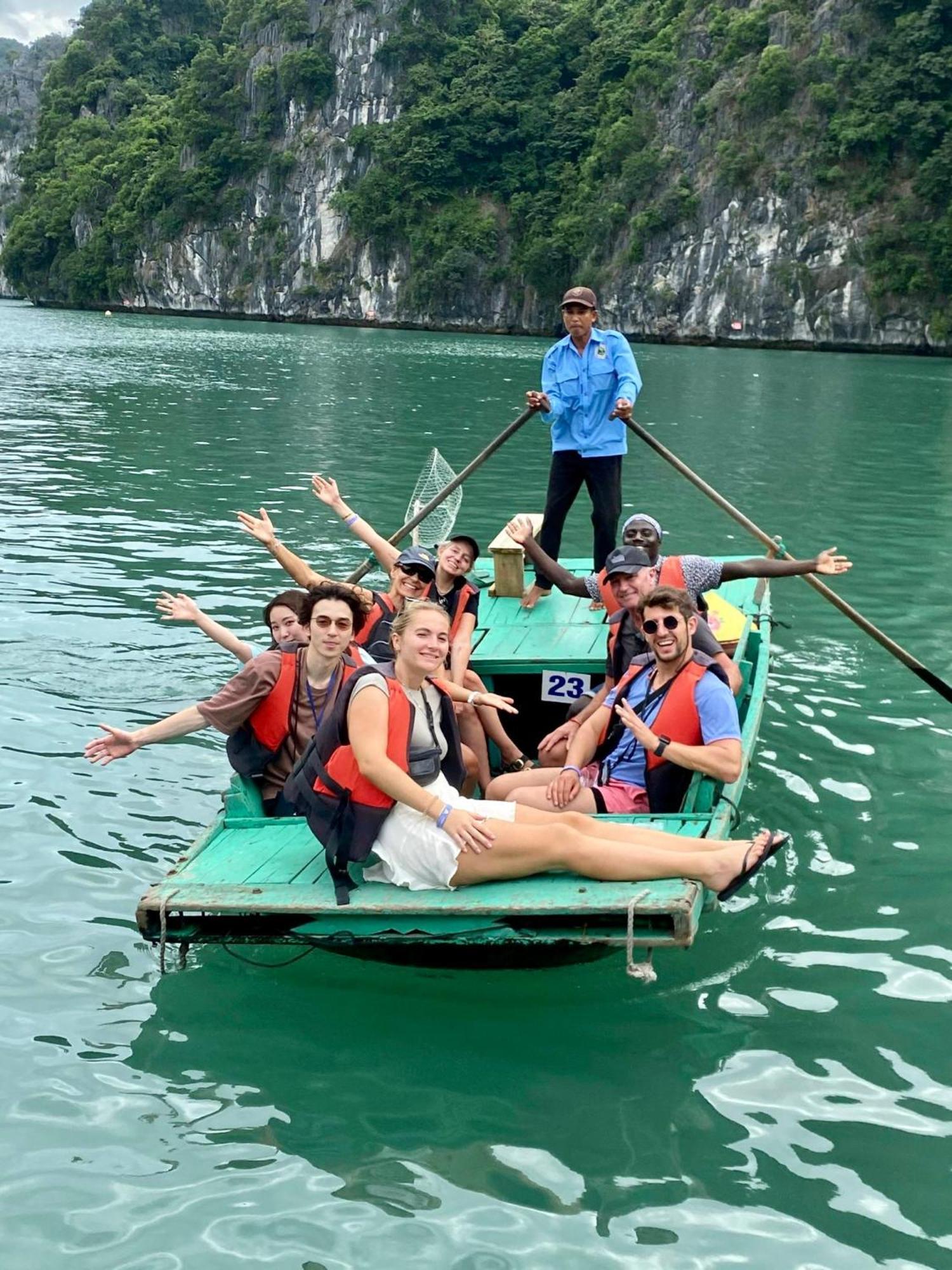 Dragon Crown Legend Cruise Hotel Ha Long Exterior foto