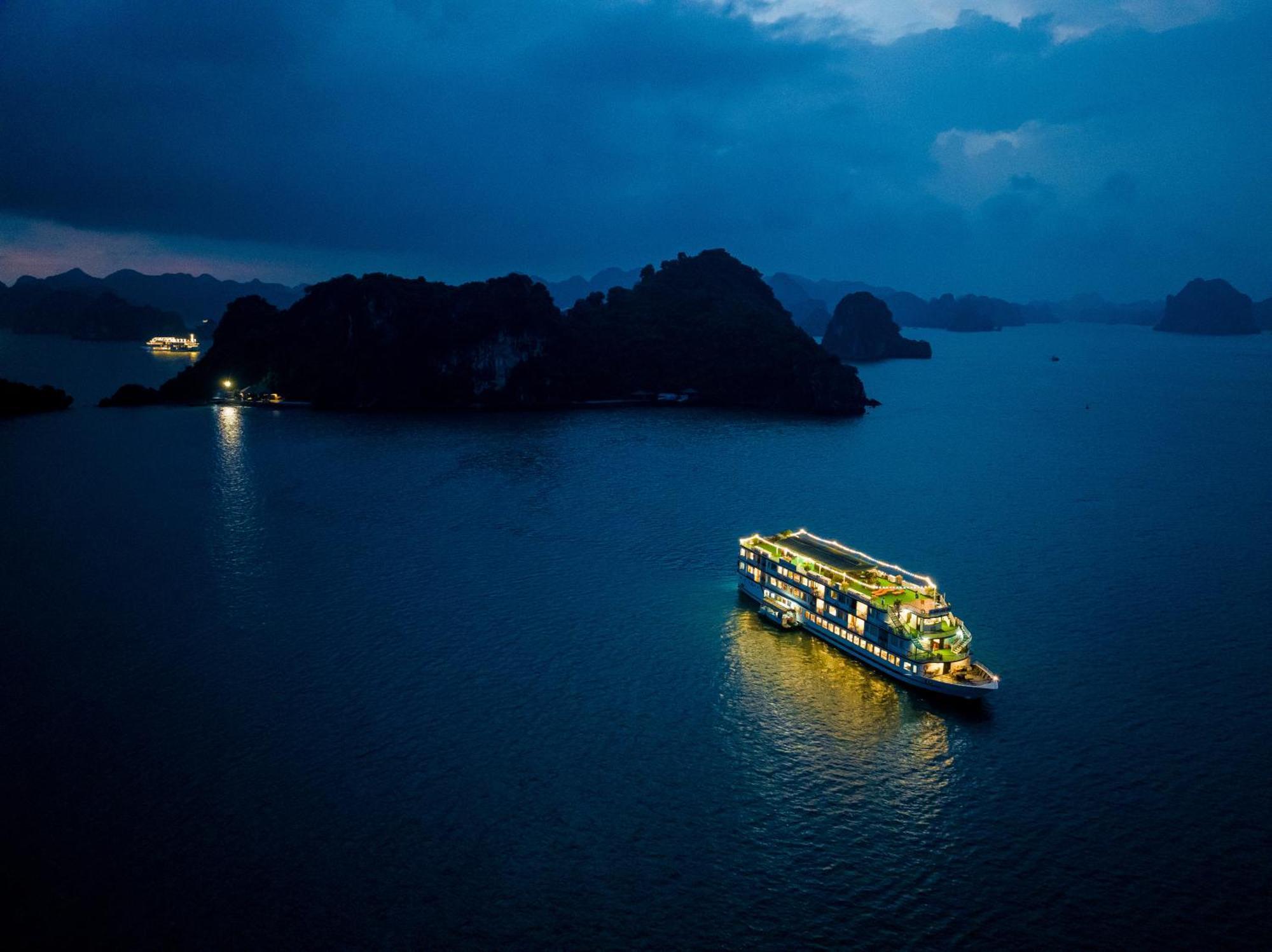 Dragon Crown Legend Cruise Hotel Ha Long Exterior foto